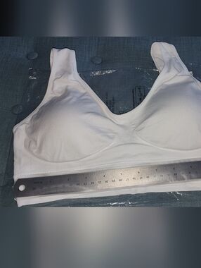 Seamless White Wireless Bra